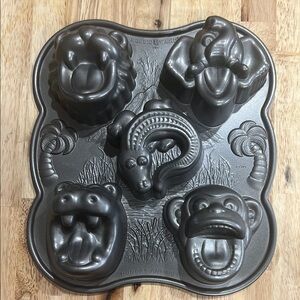 Nordic Ware Hungry Animals Baking Pan (discontinued)-NWOT